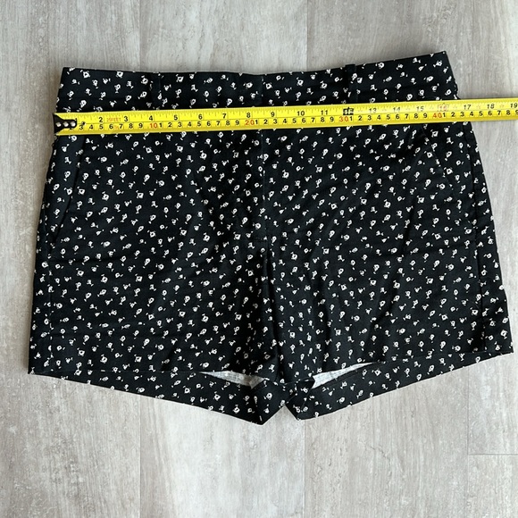 Loft Riviera Patterned Shorts - Picture 4 of 9